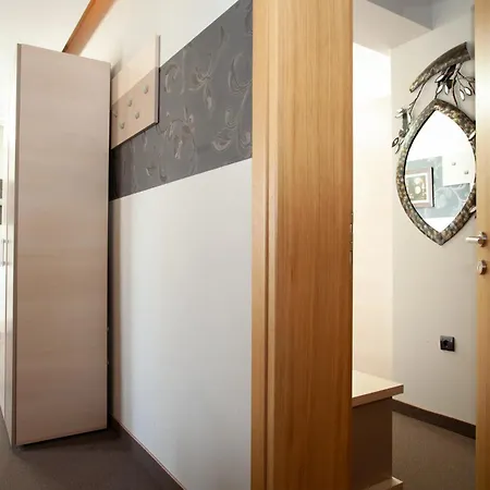 Apartament Milmari & *